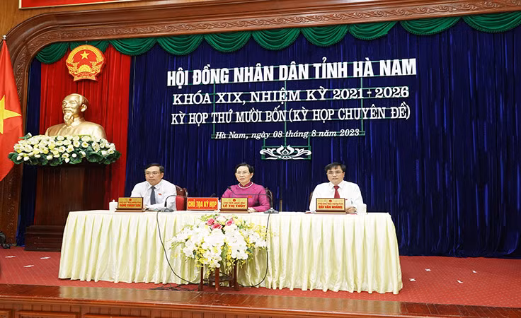 Các đồng chí chủ trì kỳ họp.