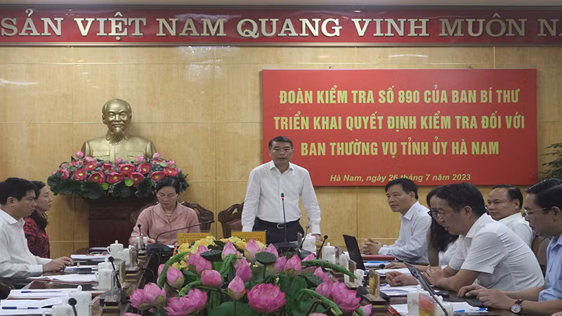 Đồng chí Lê Minh Hưng, Bí thư Trung ương Đảng, Chánh Văn phòng Trung ương Đảng, Trưởng Đoàn kiểm tra phát biểu tại hội nghị.