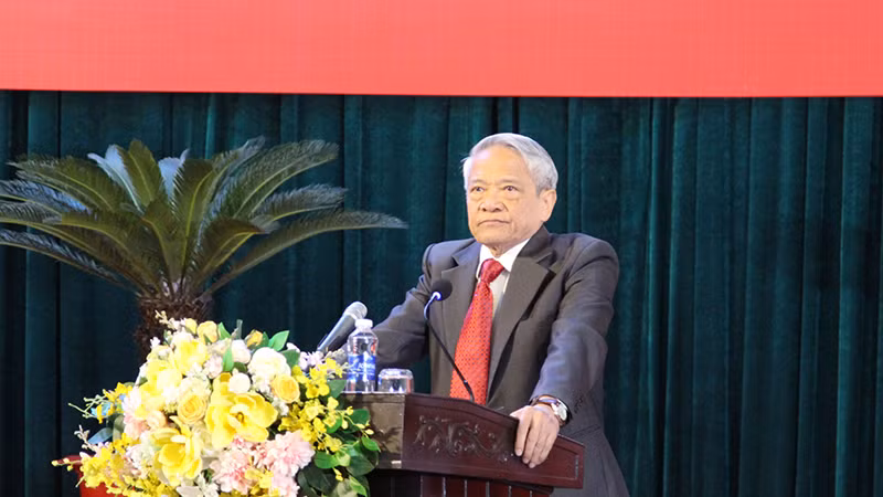 PGS, TS Bùi Đình Phong, nguyên giảng viên cao cấp Học viện Chính trị quốc gia Hồ Chí Minh thông tin chuyên đề.