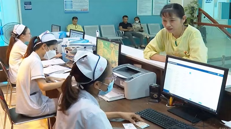 Bệnh nhân thực hiện khai báo lưu trú qua phần mềm ASM khi điều trị nội trú tại bệnh viện.