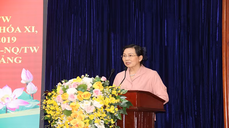 Đồng chí Lê Thị Thủy, Ủy viên Trung ương Đảng, Bí thư Tỉnh ủy Hà Nam phát biểu kết luận hội nghị.