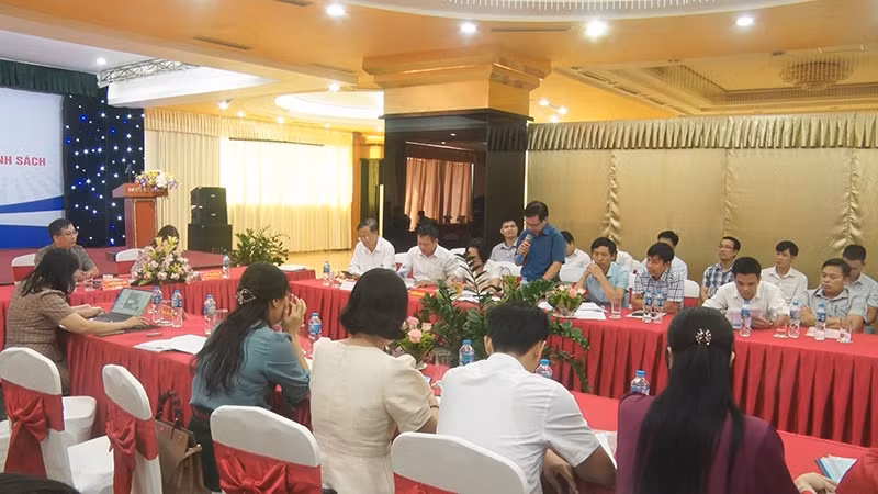 Đại biểu tham gia thảo luận. Đại biểu tham gia thảo luận.