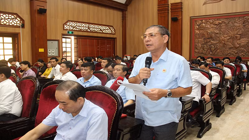 Đại diện cử tri Hội Cựu chiến binh nêu kiến nghị với Đoàn đại biểu Quốc hội tỉnh Hà Nam. Đại diện cử tri Hội Cựu chiến binh nêu kiến nghị với Đoàn đại biểu Quốc hội tỉnh Hà Nam.