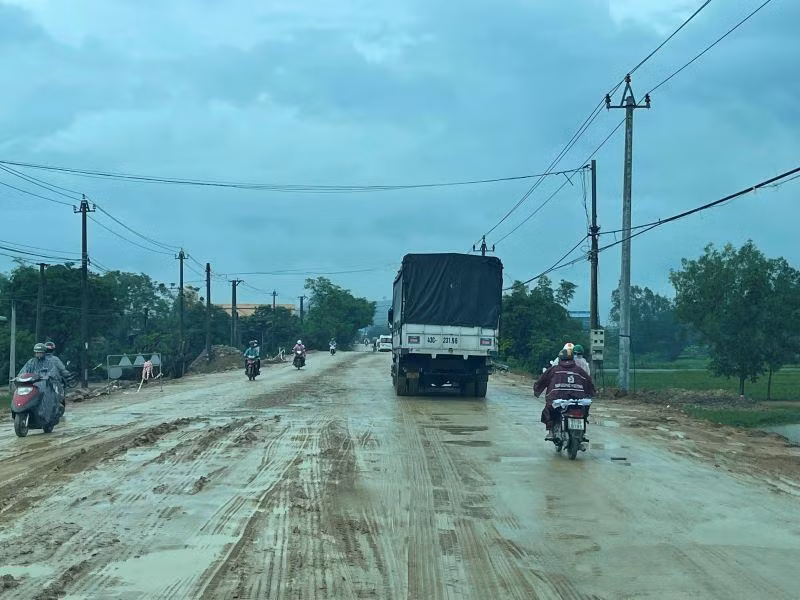 Mặt đường Quốc lộ 19 do Công ty TNHH BOT 36.71 quản lý bị hư hỏng, xuống cấp, gây bất bình cho người dân địa phương và chủ phương tiện qua lại đoạn đường này.
