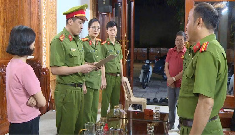 Cơ quan Cảnh sát điều tra ra lệnh bắt và khám xét nhà đối tượng Lê Bá Nga. (Ảnh: Công an tỉnh Thanh Hóa)