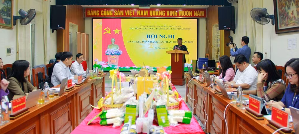 Quang cảnh hội nghị đánh giá, phân hạng sản phẩm OCOP thành phố Hà Nội năm 2023.