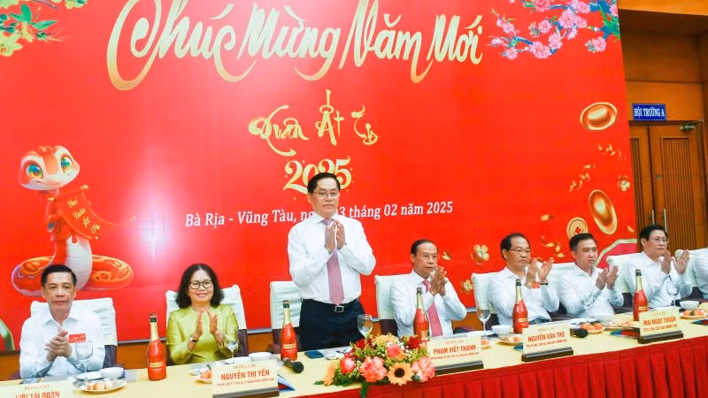 Lãnh đạo Tỉnh ủy, Hội đồng nhân dân, Ủy ban nhân dân, Ủy ban Mặt trận Tổ quốc Việt Nam tỉnh Bà Rịa-Vũng Tàu tại buổi gặp mặt đầu xuân. (Ảnh: PL)