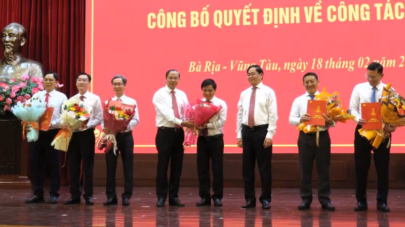 Điều động, chỉ định đồng chí Phan Khắc Duy (Chánh Văn phòng Ủy ban nhân dân tỉnh) tham gia Ban Chấp hành, Ban Thường vụ Huyện ủy, giữ chức vụ Bí thư Huyện ủy Xuyên Mộc nhiệm kỳ 2020-2025.