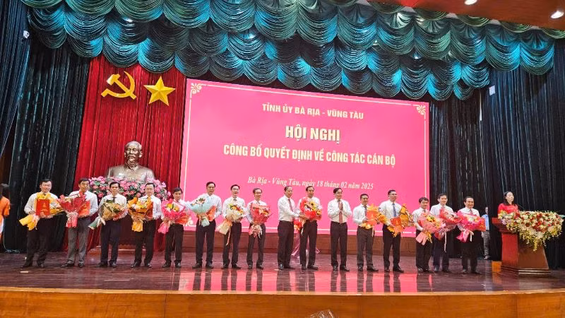 Các cán bộ thuộc Ban Thường vụ Tỉnh ủy quản lý được luân chuyển, bổ nhiệm mới đợt này.
