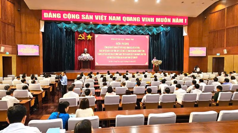 Toàn cảnh hội nghị.