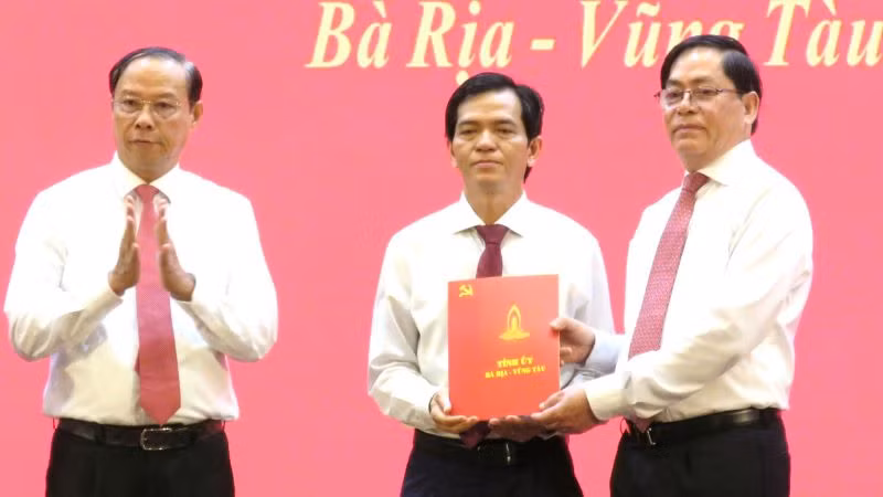 Điều động, bổ nhiệm đồng chí Dương Trọng Hiếu (Chánh Văn phòng Tỉnh ủy) giữ chức vụ Trưởng Ban Tổ chức Tỉnh ủy.