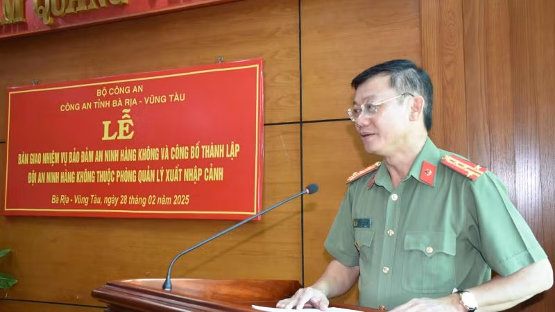Đại tá Vũ Như Hà, Giám đốc Công an tỉnh giao nhiệm vụ cho các đơn vị Công an tỉnh. Đại tá Vũ Như Hà, Giám đốc Công an tỉnh giao nhiệm vụ cho các đơn vị Công an tỉnh.