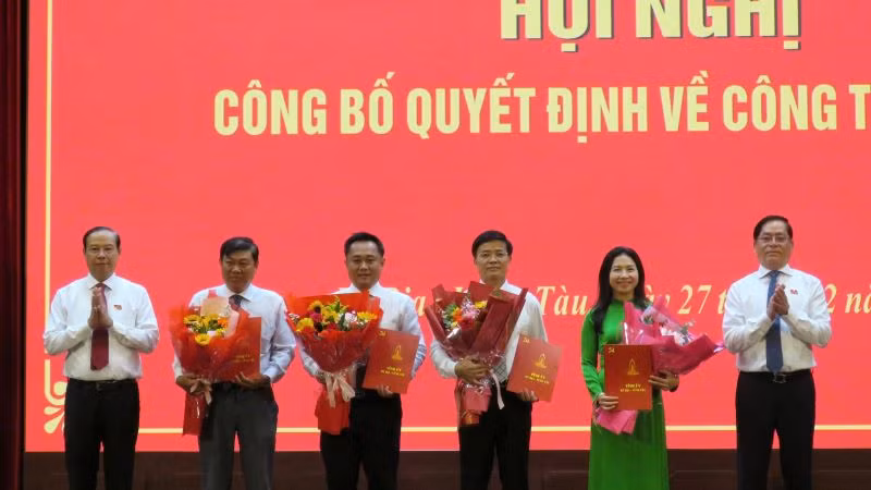 Đồng chí Vũ Hồng Thuấn giữ chức Quyền Giám đốc Sở Văn hóa, Thể thao và Du lịch và các Phó Giám đốc Sở Văn hóa, Thể thao và Du lịch. Đồng chí Vũ Hồng Thuấn giữ chức Quyền Giám đốc Sở Văn hóa, Thể thao và Du lịch và các Phó Giám đốc Sở Văn hóa, Thể thao và Du lịch.