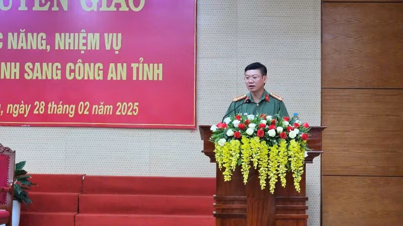 Đại tá Vũ Như Hà, Bí thư Đảng ủy, Giám đốc Công an tỉnh chủ trì và phát biểu tại buổi lễ. 