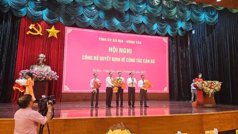 Đồng chí Hoàng Nguyên Dinh - Bí thư Huyện ủy Châu Đức được Tỉnh ủy điều động giữ chức Bí thư Thành ủy Vũng Tàu.