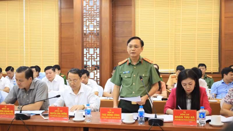 Đồng chí Thái Hồng Công, Giám đốc Công an tỉnh Lạng Sơn, phát biểu tại buổi làm việc. Đồng chí Thái Hồng Công, Giám đốc Công an tỉnh Lạng Sơn, phát biểu tại buổi làm việc.