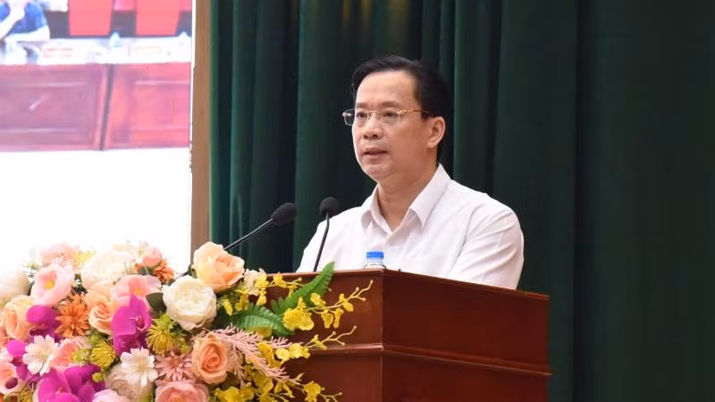 Đồng chí Hoàng Văn Nghiệm, Phó Bí thư Tỉnh ủy, Trưởng Đoàn đại biểu Quốc hội tỉnh Lạng Sơn phát biểu khai mạc hội nghị.
