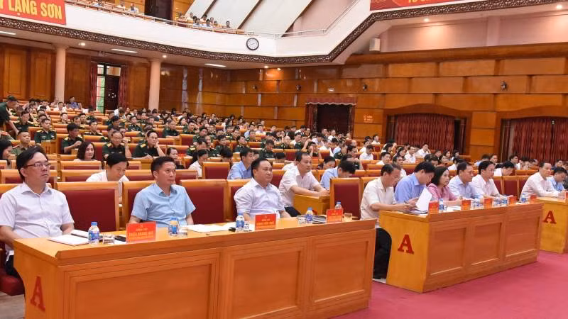 Các đại biểu nghiên cứu, học tập Tác phẩm của Tổng Bí thư Nguyễn Phú Trọng.