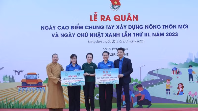 Các đơn vị và nhà hảo tâm hỗ trợ cho Chương trình xây dựng nông thôn mới tại huyện Chi Lăng.