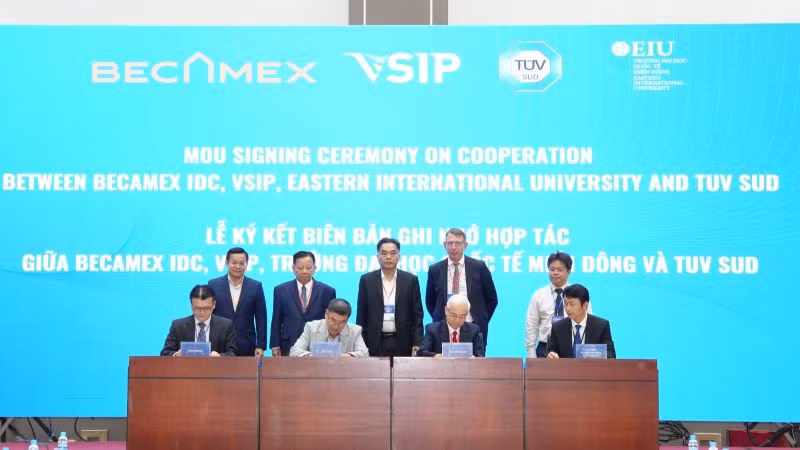 Ký kết Biên bản ghi nhớ nhằm thiết lập mối quan hệ hợp tác giữa các đơn vị nhằm đẩy nhanh quá trình áp dụng các công nghệ của công nghiệp 4.0 tại Việt Nam. Ký kết Biên bản ghi nhớ nhằm thiết lập mối quan hệ hợp tác giữa các đơn vị nhằm đẩy nhanh quá trình áp dụng các công nghệ của công nghiệp 4.0 tại Việt Nam.