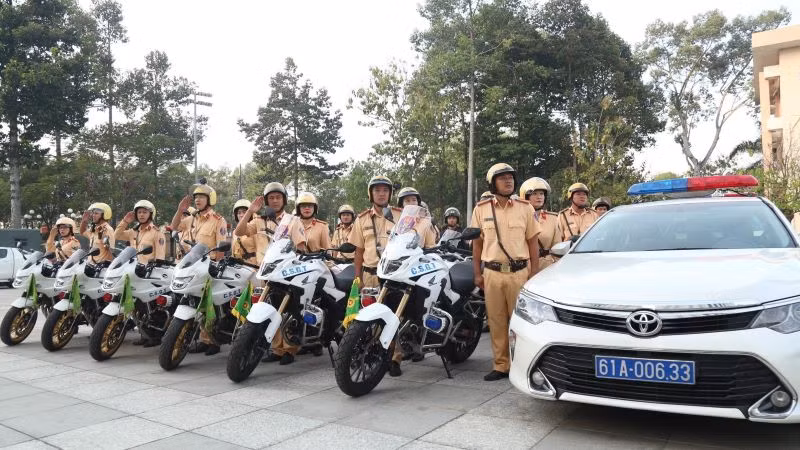 Lực lượng Cảnh sát giao thông Công an tỉnh Bình Dương ra quân cao điểm. Lực lượng Cảnh sát giao thông Công an tỉnh Bình Dương ra quân cao điểm.