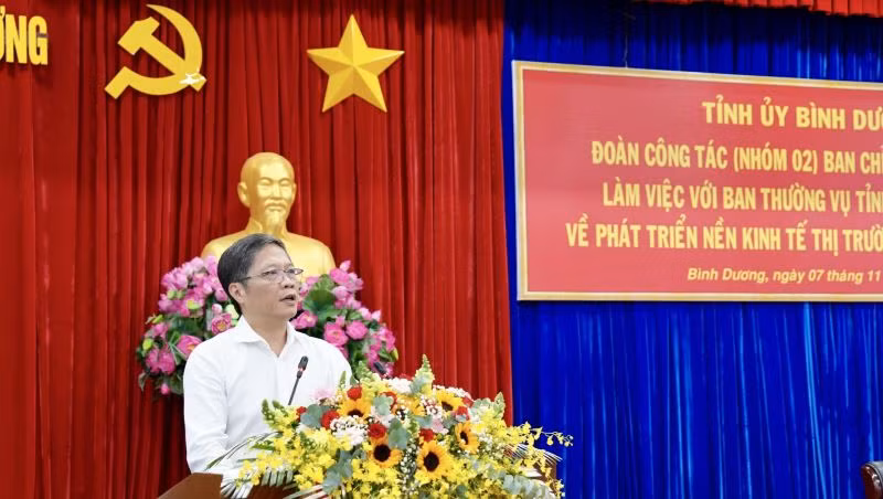 Đồng chí Trần Tuấn Anh, Ủy viên Bộ Chính trị, Trưởng Ban Kinh tế Trung ương phát biểu ý kiến tại buổi làm việc.