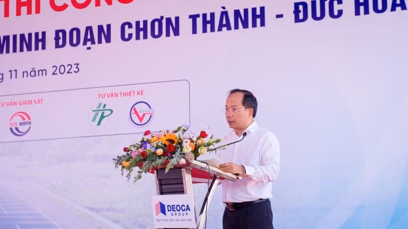 Thứ trưởng Giao thông vận tải Nguyễn Duy Lâm phát biểu ý kiến tại buổi lễ.