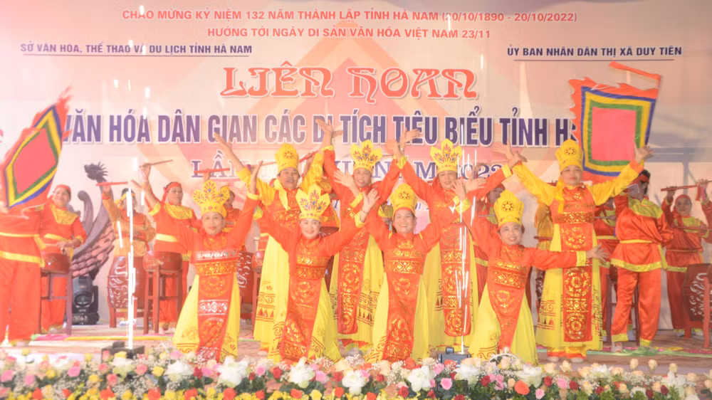 Tiết mục trình diễn nghệ thuật dân gian tại liên hoan.