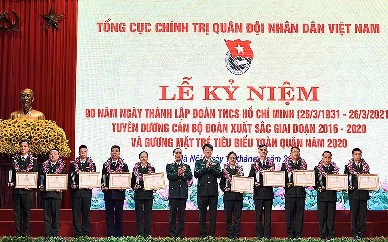 Các đồng chí Thủ trưởng Bộ Quốc phòng trao thưởng tặng các gương mặt trẻ tiêu biểu năm 2020. Các đồng chí Thủ trưởng Bộ Quốc phòng trao thưởng tặng các gương mặt trẻ tiêu biểu năm 2020.