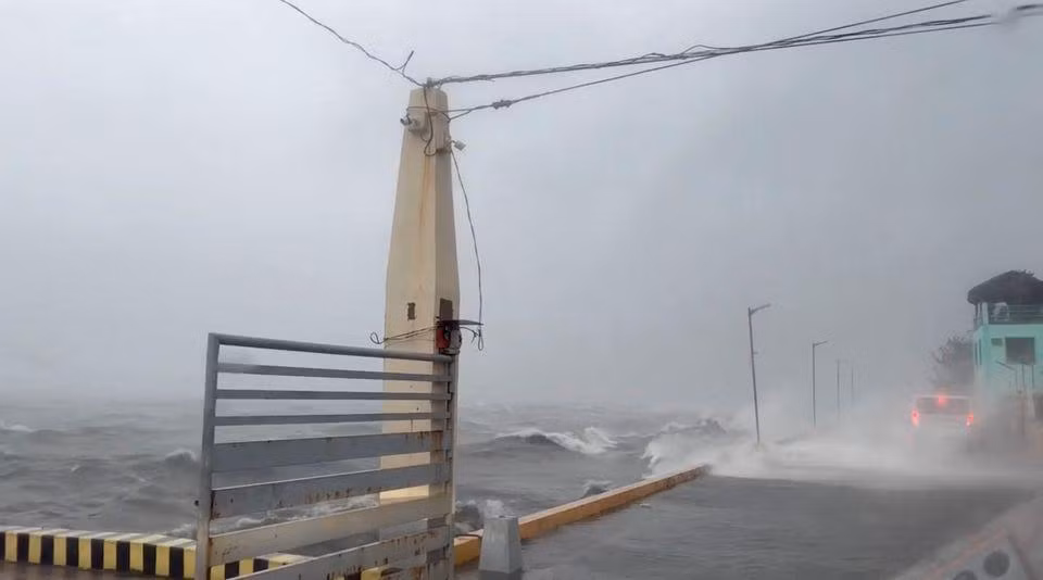 Bờ biển trên đảo Polillo thuộc tỉnh Quezon, ngày 25/9. (Ảnh: Lgu Polillo/Reuters)