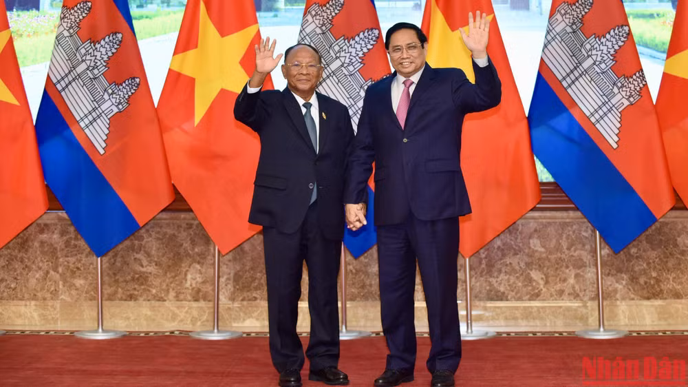 Thủ tướng Phạm Minh Chính tiếp Chủ tịch Quốc hội Vương quốc Campuchia Samdech Heng Samrin. (Ảnh: Trần Hải)