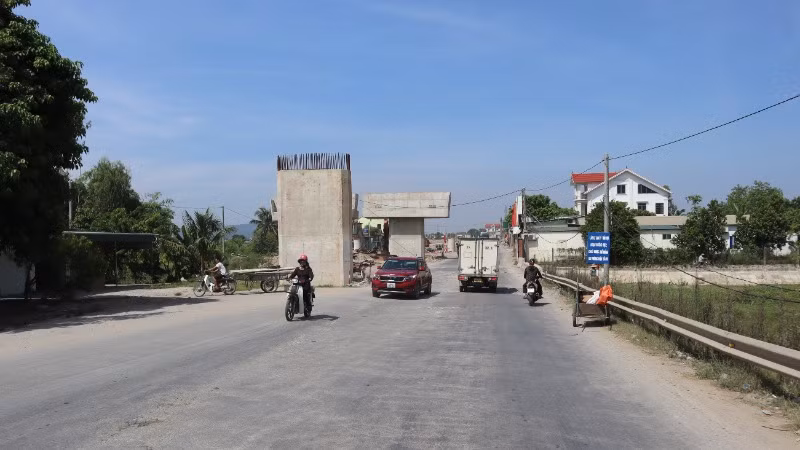 Là đường găng tiến độ của dự án, theo kế hoạch ban đầu, cầu vượt đường sắt ở xã Diễn Phúc, huyện Diễn Châu sẽ hoàn thành vào tháng 9/2023.