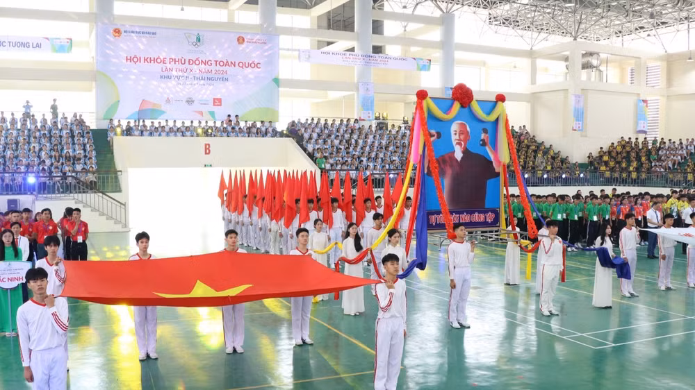 Diễu hành biểu dương lực lượng tại Hội khỏe Phù Đổng lần thứ X, khu vực II.