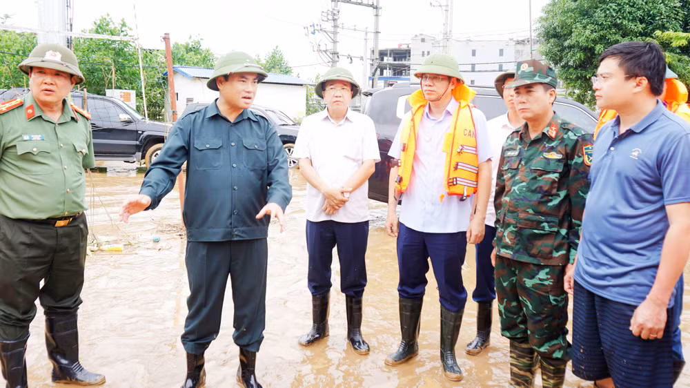 Bí thư Tỉnh ủy Thái Nguyên chỉ đạo khắc phục lũ lụt với phương châm: Rõ người, rõ việc, rõ trách nhiệm. Bí thư Tỉnh ủy Thái Nguyên chỉ đạo khắc phục lũ lụt với phương châm: Rõ người, rõ việc, rõ trách nhiệm.
