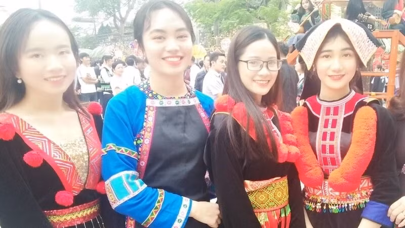 Tám năm liên tục gần đây, 100% học sinh Trường Phổ thông Vùng cao Việt Bắc đỗ tốt nghiệp Trung học phổ thông, hầu hết các em đều tiếp tục học đại học.