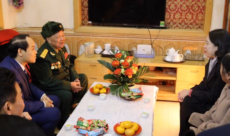 Phó Chủ tịch nước Võ Thị Ánh Xuân thăm, tặng quà Anh hùng lực lượng vũ trang Nguyễn Như Hành. Phó Chủ tịch nước Võ Thị Ánh Xuân thăm, tặng quà Anh hùng lực lượng vũ trang Nguyễn Như Hành.