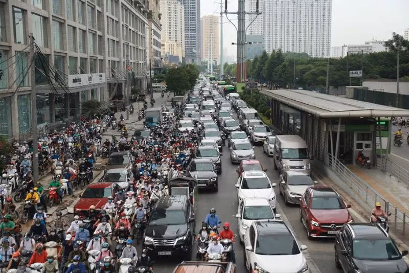 Đường Tố Hữu thường xuyên trong tình trạng ùn tắc.