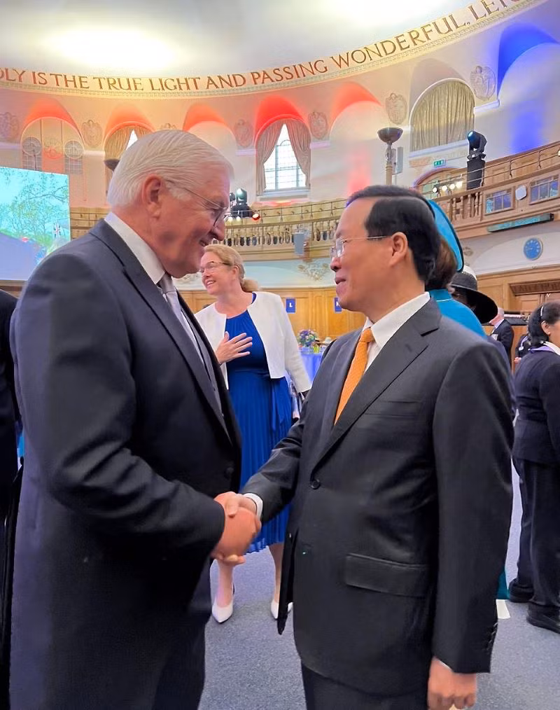 Chủ tịch nước Võ Văn Thưởng gặp Tổng thống Đức Frank-Walter Steinmeier. Chủ tịch nước Võ Văn Thưởng gặp Tổng thống Đức Frank-Walter Steinmeier.