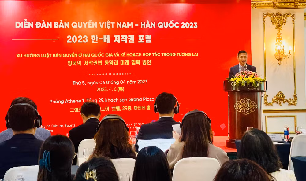Cục trưởng Cục Bản quyền tác giả Trần Hoàng phát biểu tại một diễn đàn về bản quyền.