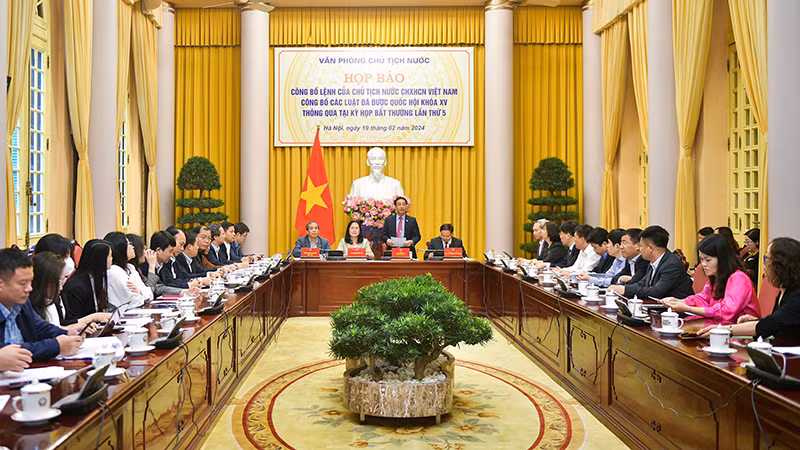 Toàn cảnh buổi họp báo.