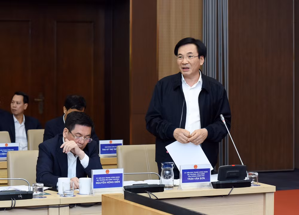 Bộ trưởng, Chủ nhiệm Văn phòng Chính phủ Trần Văn Sơn phát biểu tại buổi làm việc. Bộ trưởng, Chủ nhiệm Văn phòng Chính phủ Trần Văn Sơn phát biểu tại buổi làm việc.