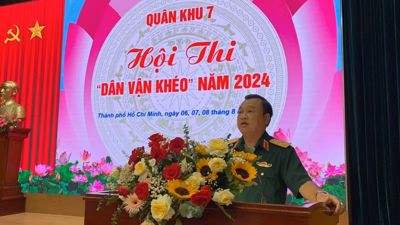 Thiếu tướng Trần Vinh Ngọc, Ủy viên Thường vụ Đảng ủy Quân khu, Phó Chính ủy Quân khu phát biểu tại bế mạc Hội thi.