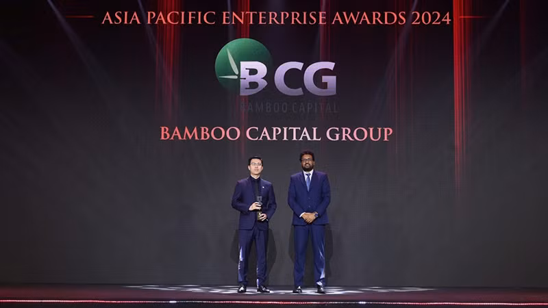 Ông Nguyễn Tùng Lâm - Tổng Giám đốc Tập đoàn Bamboo Capital nhận giải thưởng Doanh nghiệp xuất sắc châu Á 2024.