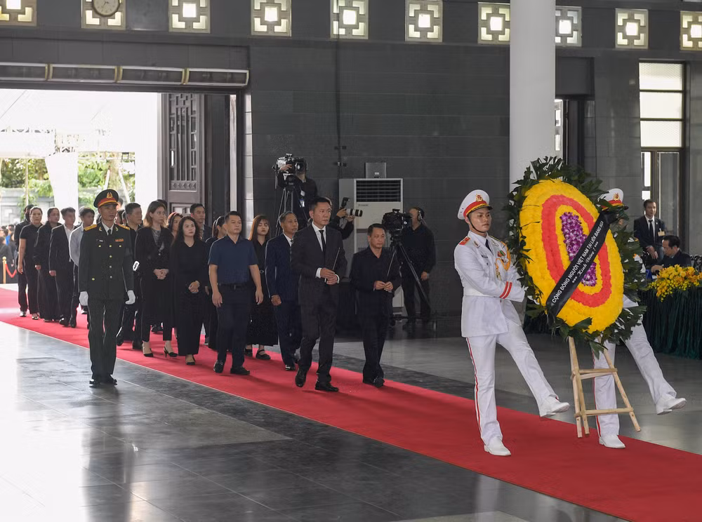 Đoàn Cộng đồng người Việt tại Nga viếng Tổng Bí thư Nguyễn Phú Trọng. Đoàn Cộng đồng người Việt tại Nga viếng Tổng Bí thư Nguyễn Phú Trọng.