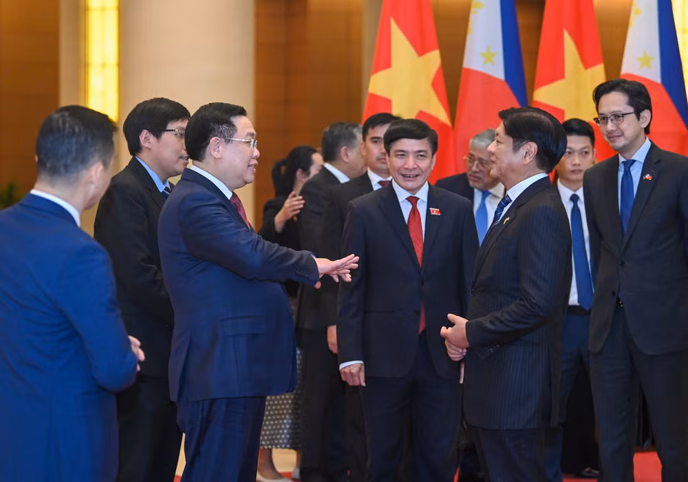 Chủ tịch Quốc hội Vương Đình Huệ trao đổi với Tổng thống Philippines Ferdinand Romualdez Marcos Jr.