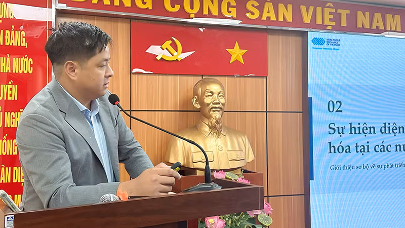 Phó Tổng giám đốc Sở Giao dịch Hàng hóa Việt Nam Nguyễn Đức Dũng trình bày bài tham luận tại Hội thảo. Phó Tổng giám đốc Sở Giao dịch Hàng hóa Việt Nam Nguyễn Đức Dũng trình bày bài tham luận tại Hội thảo.