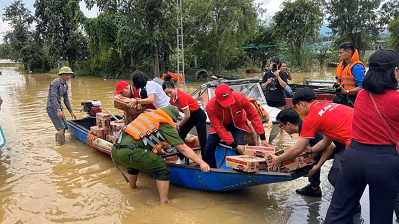 Nhân viên Tập đoàn Masan tham gia các chương trình cứu trợ.
