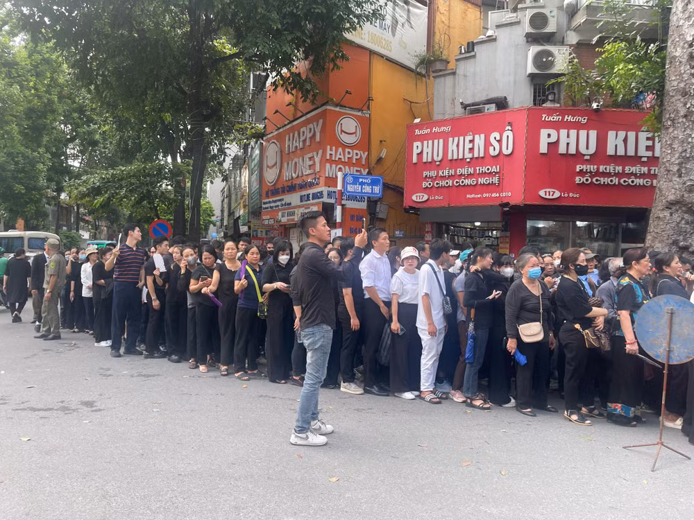 Toàn cảnh Lễ viếng Tổng Bí thư Nguyễn Phú Trọng: Trang nghiêm và xúc động ảnh 323 Toàn cảnh Lễ viếng Tổng Bí thư Nguyễn Phú Trọng: Trang nghiêm và xúc động ảnh 323