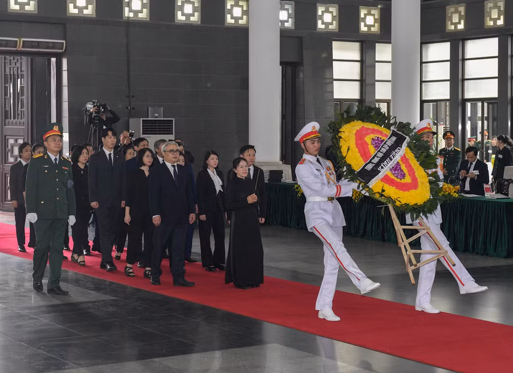 Toàn cảnh Lễ viếng Tổng Bí thư Nguyễn Phú Trọng: Trang nghiêm và xúc động ảnh 342 Toàn cảnh Lễ viếng Tổng Bí thư Nguyễn Phú Trọng: Trang nghiêm và xúc động ảnh 342