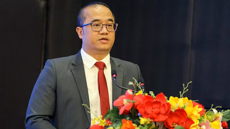PGS,TS Nguyễn Trúc Lê phát biểu tại diễn đàn. PGS,TS Nguyễn Trúc Lê phát biểu tại diễn đàn.